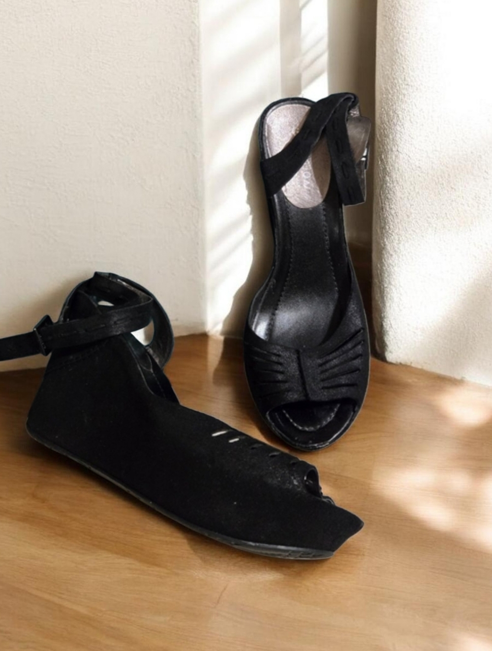 Leather Black Women's Wedges By Kennth Cole Size 71/2 EUC!!!